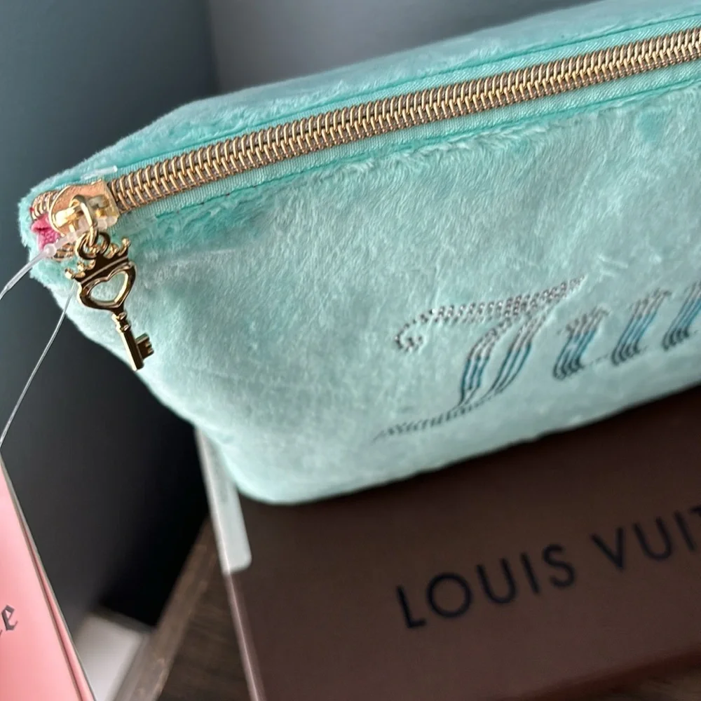 🩵🔥NWT Juicy Couture travel cosmetic bag
